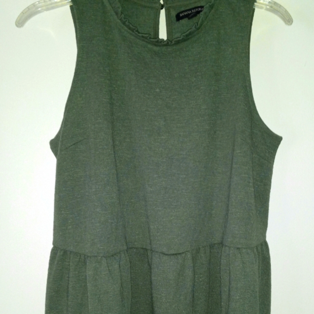 Banana Republic sleeveless ruffled crewneck ruffled bottom top size S